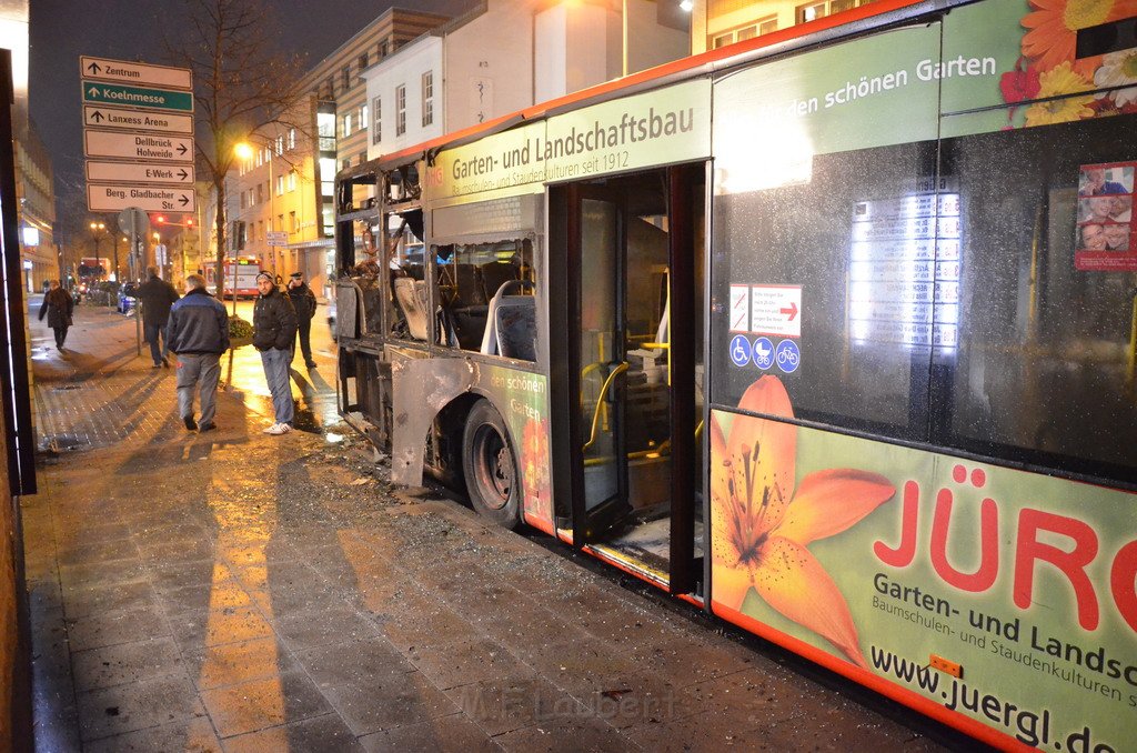 Stadtbus fing Feuer Koeln Muelheim Frankfurterstr Wiener Platz P131.JPG